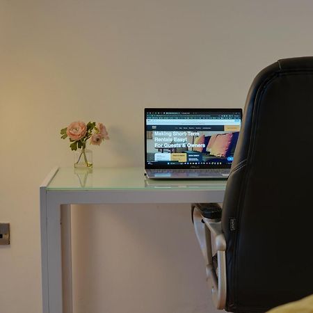 Stylish 2 Bed Apt 18 - City Centre, Free Parking, Espresso Machine & Netflix - Hosted By Stay Host Save Sheffield Extérieur photo